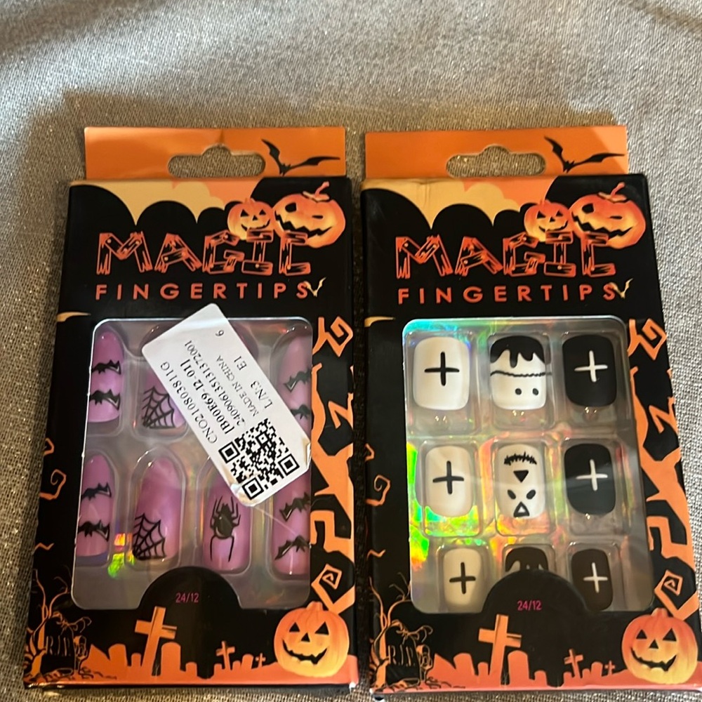 Magic Fingertips Halloween Artificial Nails press on- short and long NWT